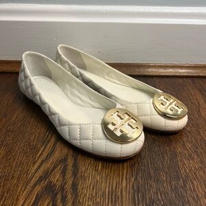 Tory Burch Quinn Quilted Ballet Flats in Ivory